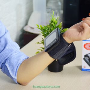 Máy đo huyết áp Omron HEM-6232T